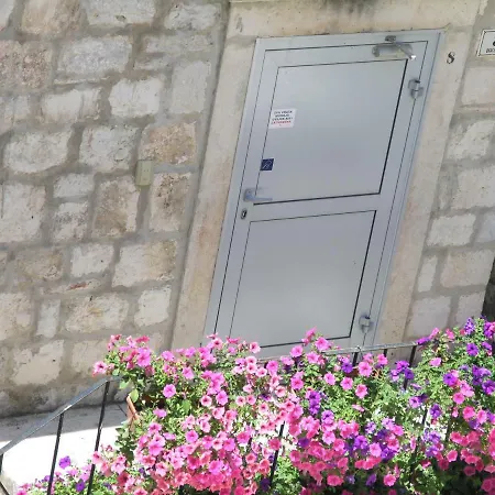 Hvar 4
