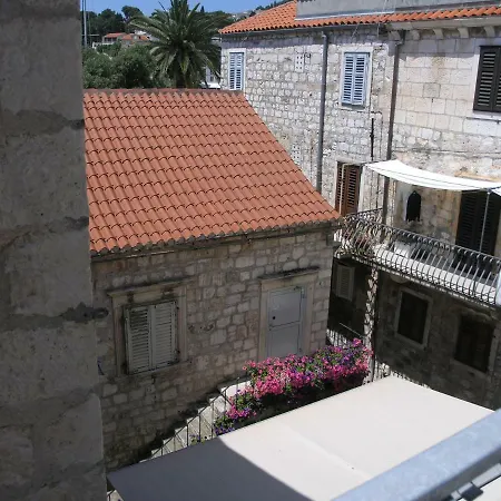 Apartment Hvar 4 *